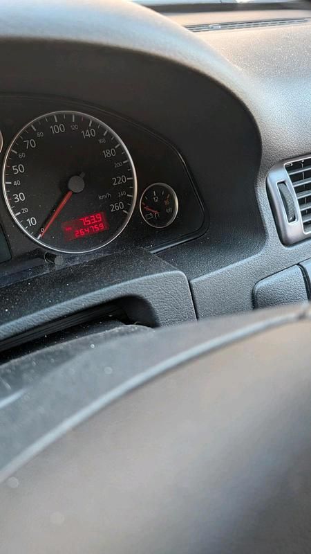 Grau Gebraucht 2001 Audi A6 Kombi | 1.350 € (Superpreis) - Bild 1/4