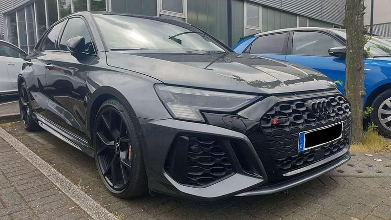 Grau Gebraucht 2022 Audi RS3 Kleinwagen | 57.499 € (Fairer Preis) - Bild 1/4