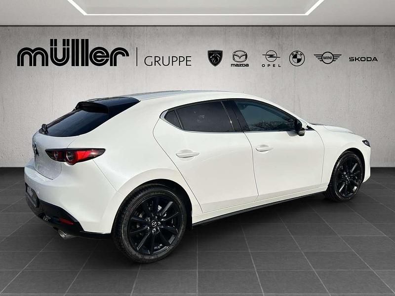 Neu Mazda 3 Exclusive 140 PS (102 kW) 2026 Snowflake white pearl Limousine