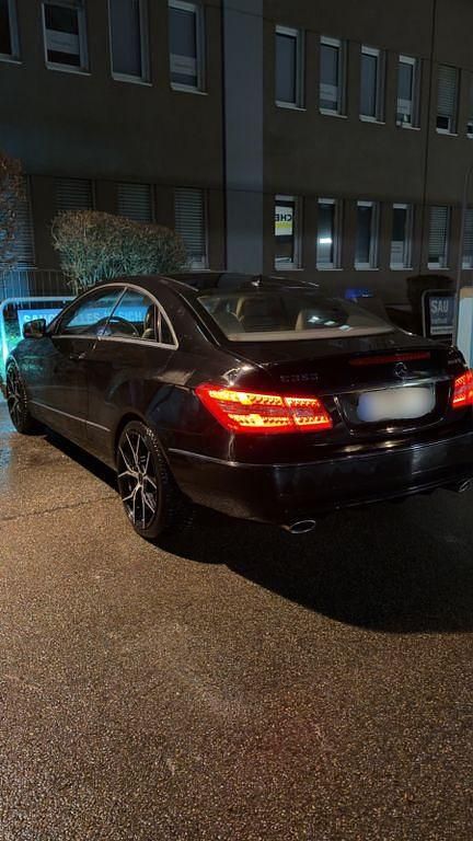 Gebraucht Mercedes E350 265 PS (194 kW) 2010 Schwarz Coupé