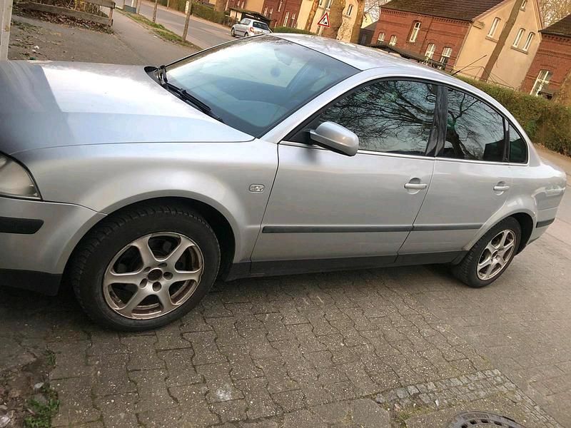Gebraucht VW Passat 120 PS (88 kW) 2002 Silber Limousine