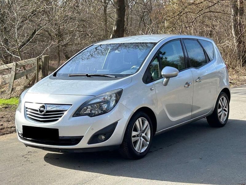 Gebraucht Opel Meriva Innovation 95 PS (69 kW) 2011 Silber Van / Kleinbus