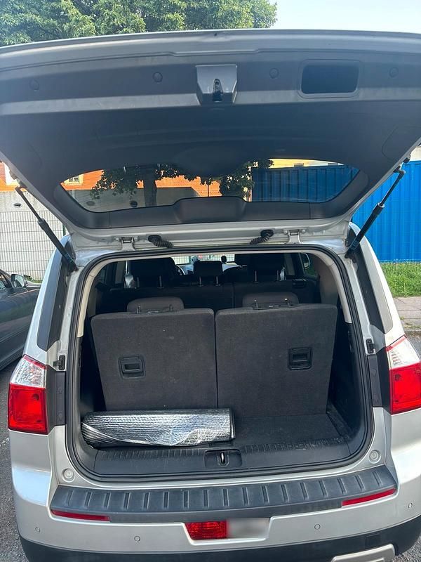 Gebraucht Chevrolet Orlando 140 PS (102 kW) 2013 Silber Van / Kleinbus