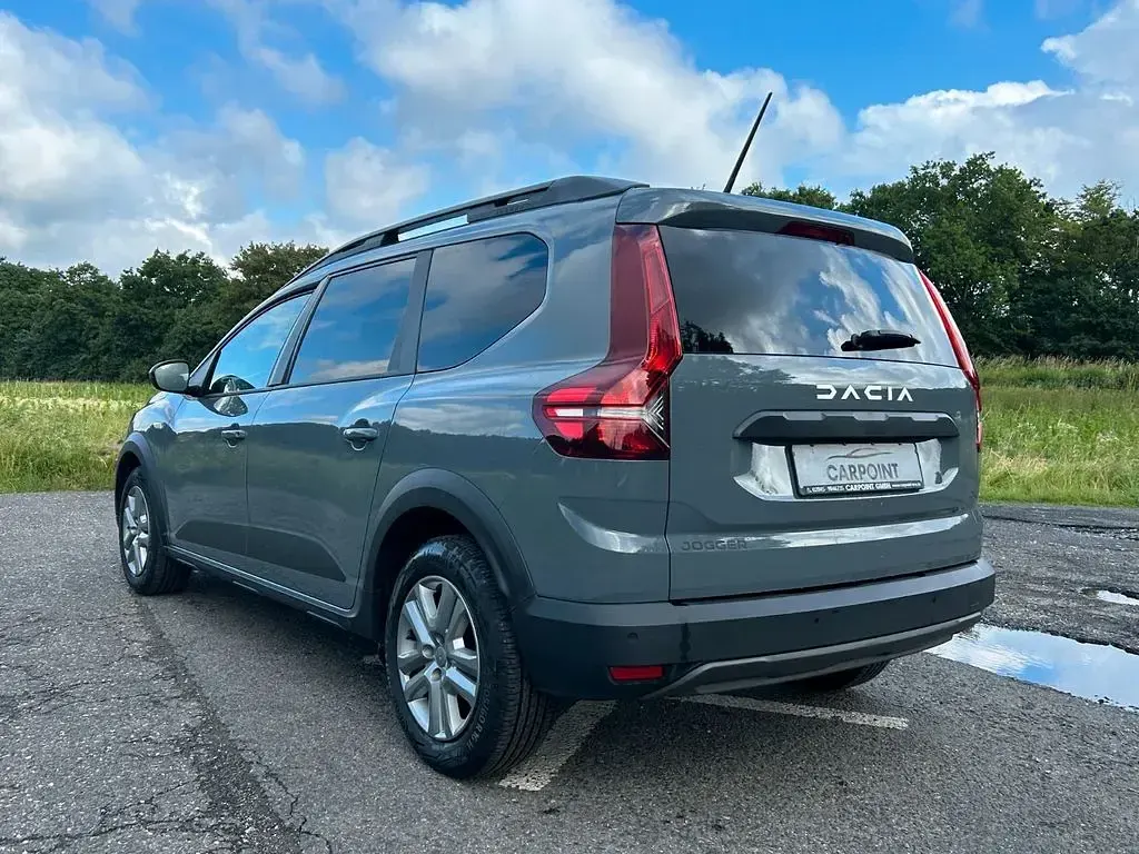 Gebraucht Dacia Jogger Expression 101 PS (74 kW) 2024 Grau Van / Kleinbus