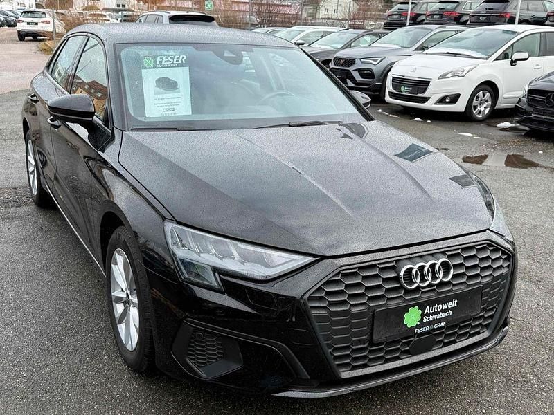 Gebraucht Audi A3 Comfort 110 PS (80 kW) 2023 Brillantschwarz Limousine