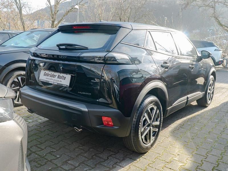 Neu Peugeot 2008 Style 145 PS (106 kW) 2025 Schwarz SUV