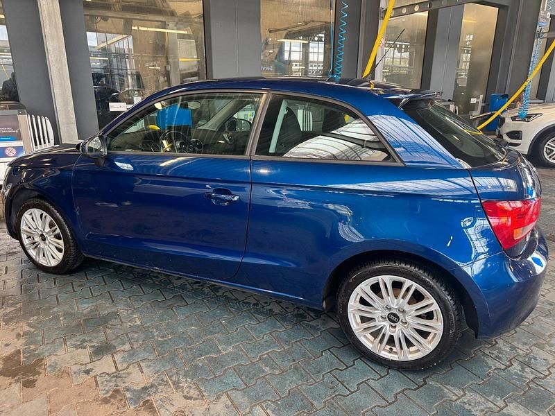 Gebraucht Audi A1 Ambition 121 PS (88 kW) 2011 Blau Kleinwagen