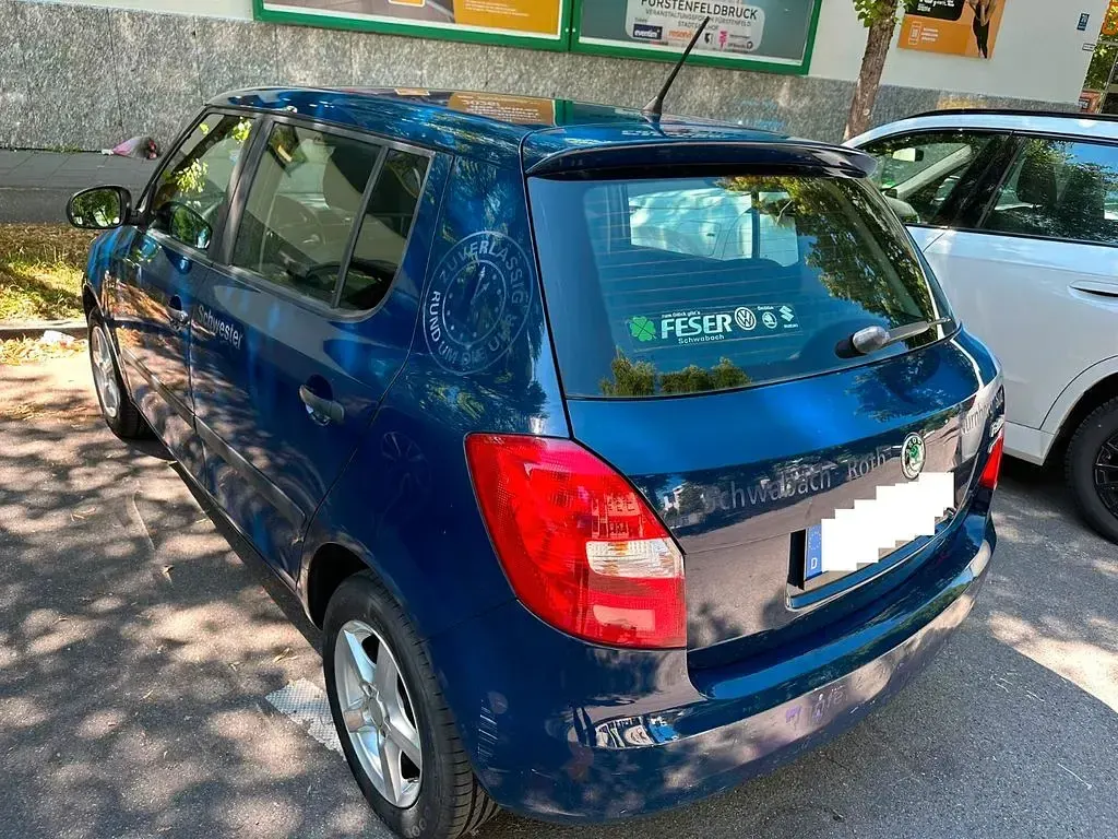 Gebraucht Skoda Fabia Active 60 PS (44 kW) 2012 Blau Limousine