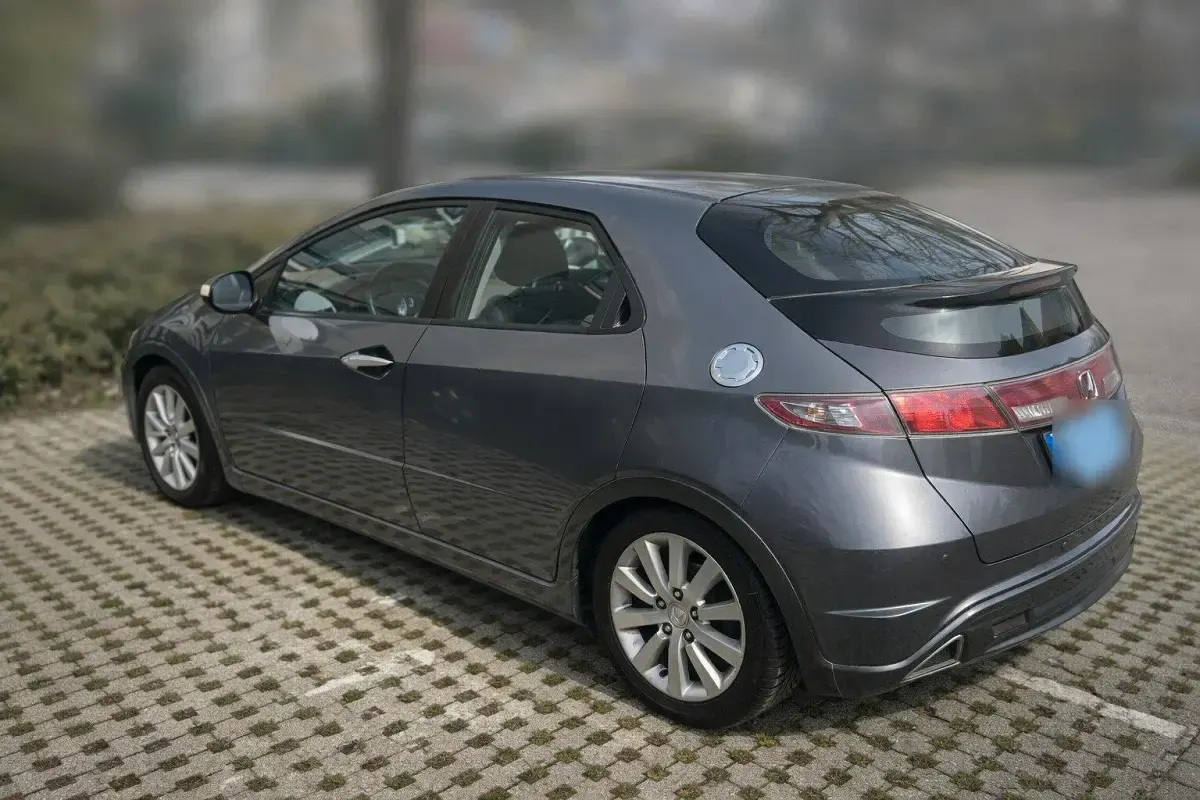 Gebraucht Honda Civic 140 PS (102 kW) 2011 Silber Limousine