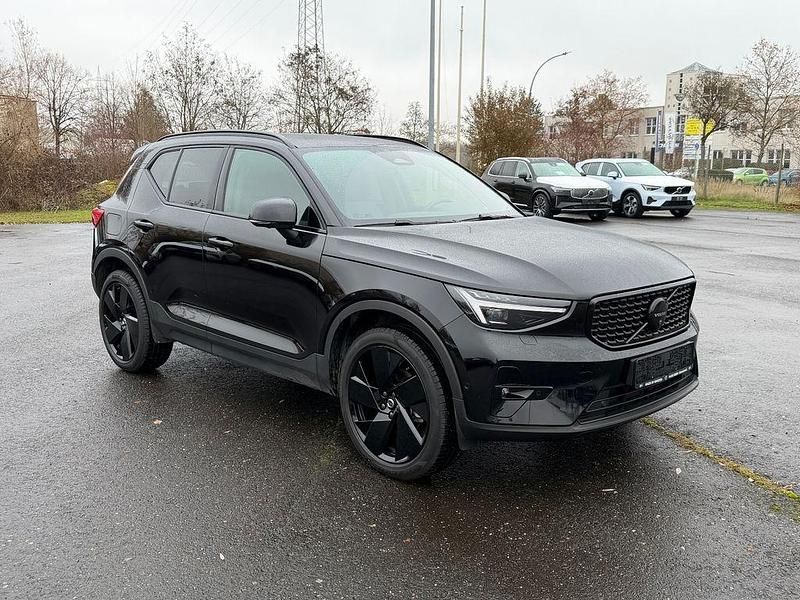 Schwarz Gebraucht 2024 Volvo XC40 Plus SUV | 35.900 € (Fairer Preis) - Bild 1/4