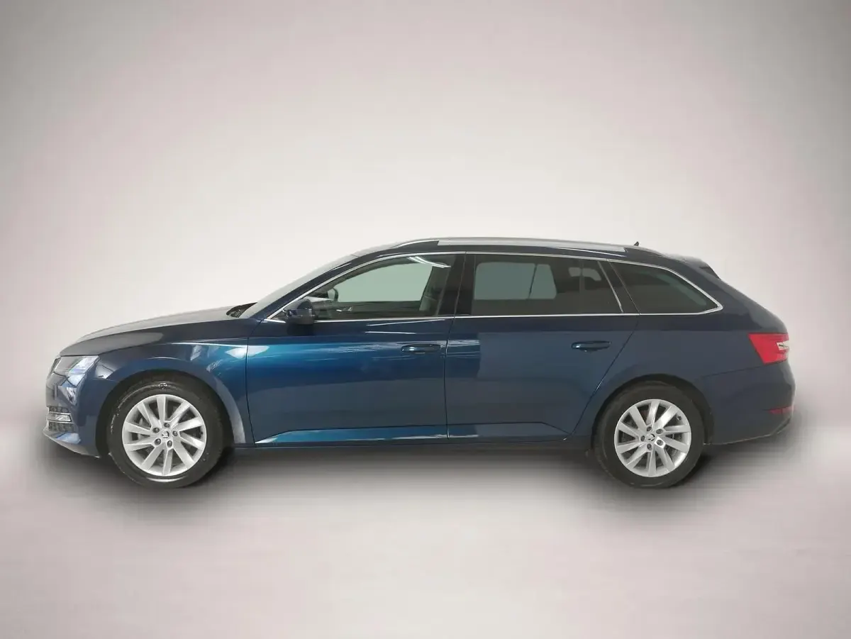Gebraucht Skoda Superb 190 PS (139 kW) 2023 Manufacturer Kombi