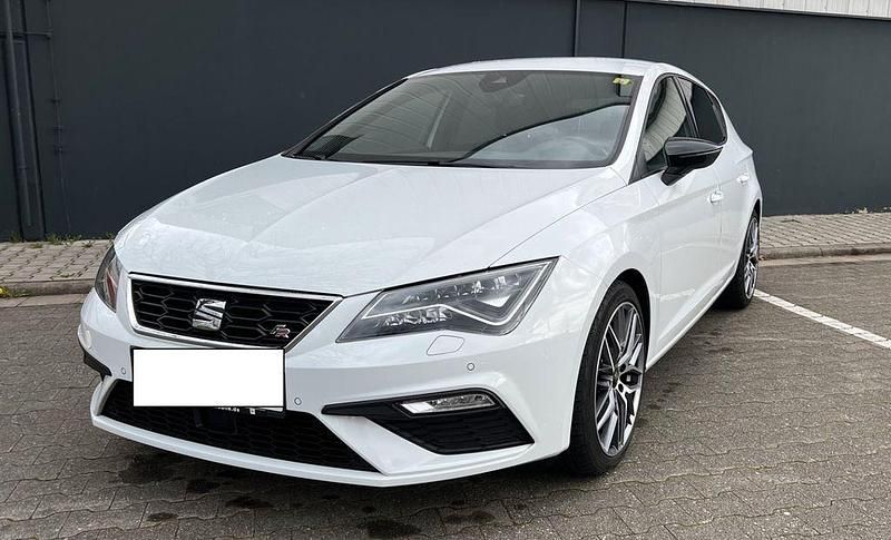 Weiß Gebraucht 2019 Seat Leon FR Limousine | 16.500 € (Fairer Preis) - Bild 1/4