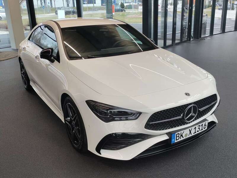 Weiß Gebraucht 2024 Mercedes CLA200 Advanced Plus Coupé | 36.900 € (Fairer Preis) - Bild 1/2