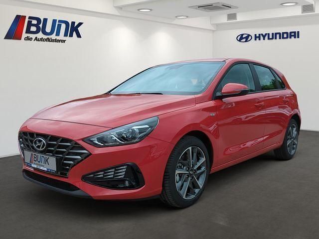 Engine red Gebraucht 2024 Hyundai i30 Trend Limousine | 23.990 € (Fairer Preis) - Bild 1/4