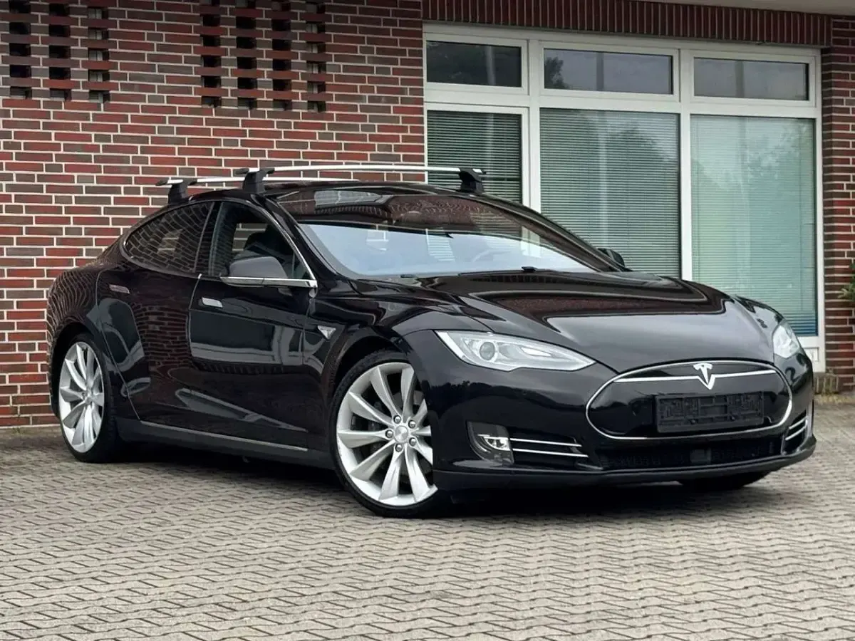 Gebraucht Tesla Model S 244 kW (333 PS) 2015 Obsidianschwarz metallic Kleinwagen