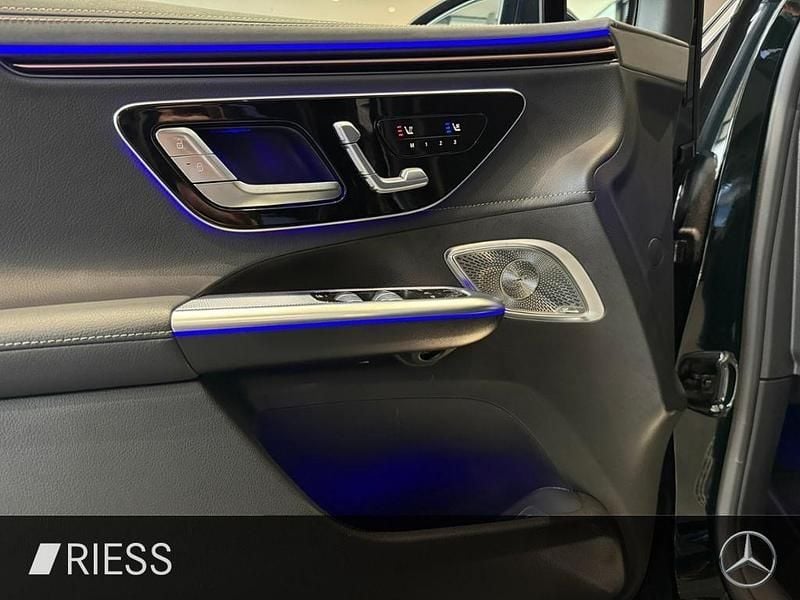 Gebraucht Mercedes EQE500 300 kW (408 PS) 2024 Metalliclack smaragdgrün metal SUV