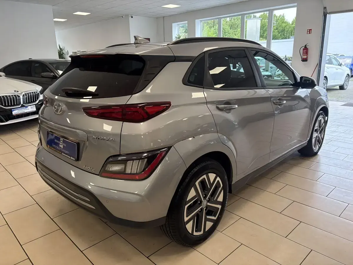 Gebraucht Hyundai Kona Trend 100 kW (136 PS) 2022 Silber SUV