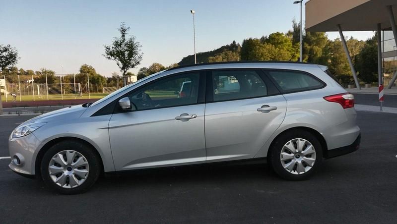 Gebraucht Ford Focus Trend 105 PS (77 kW) 2012 Silber Kombi