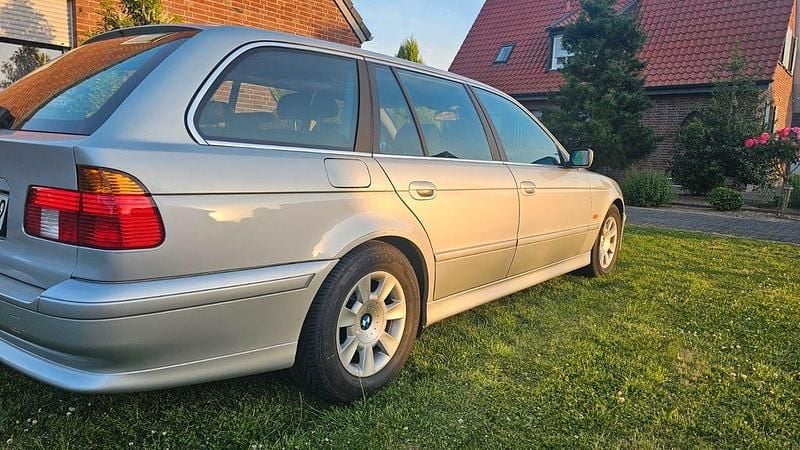 Gebraucht BMW 525 163 PS (119 kW) 2003 Silber Kombi