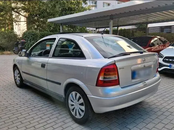 Gebraucht Opel Astra Edition 101 PS (74 kW) 1999 Silber Coupé