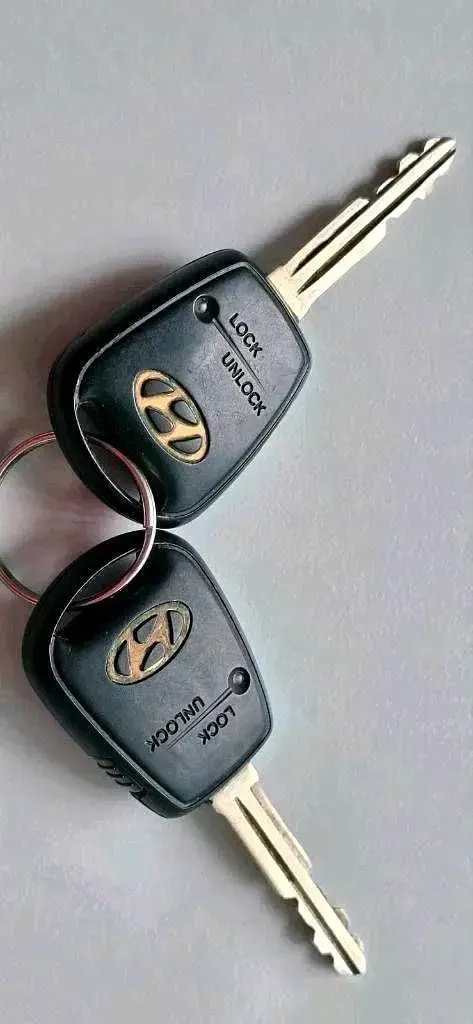 Gebraucht Hyundai i10 75 PS (55 kW) 2010 Schwarz Kleinwagen