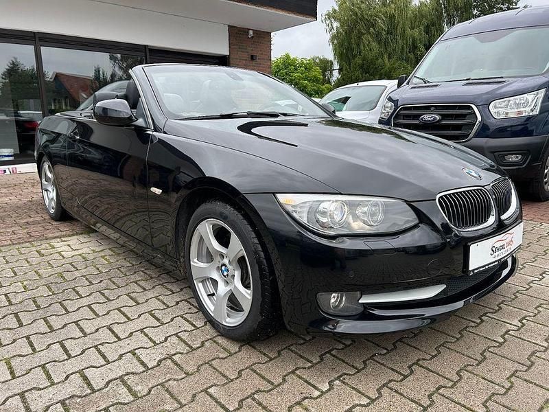 Schwarz Gebraucht 2013 BMW 330 Cabriolet Comfort Edition Cabrio | 15.850 € (Fairer Preis) - Bild 1/4