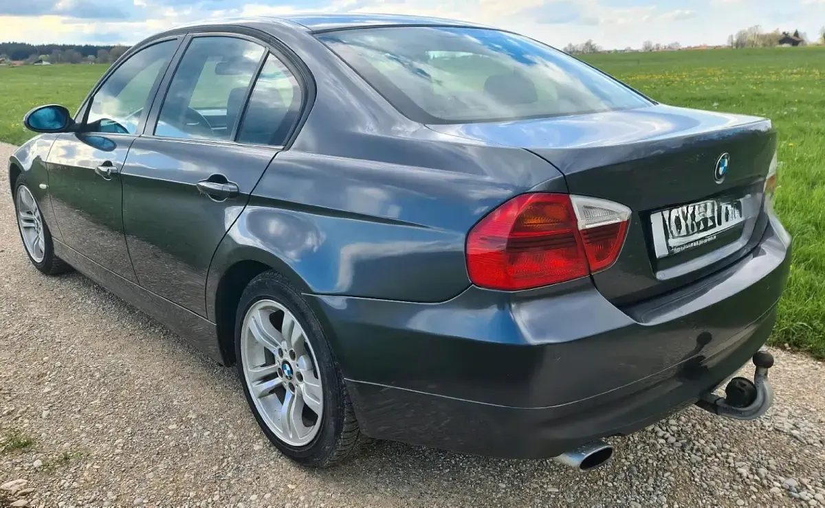 Gebraucht BMW 320 143 PS (105 kW) 2008 Schwarz Limousine