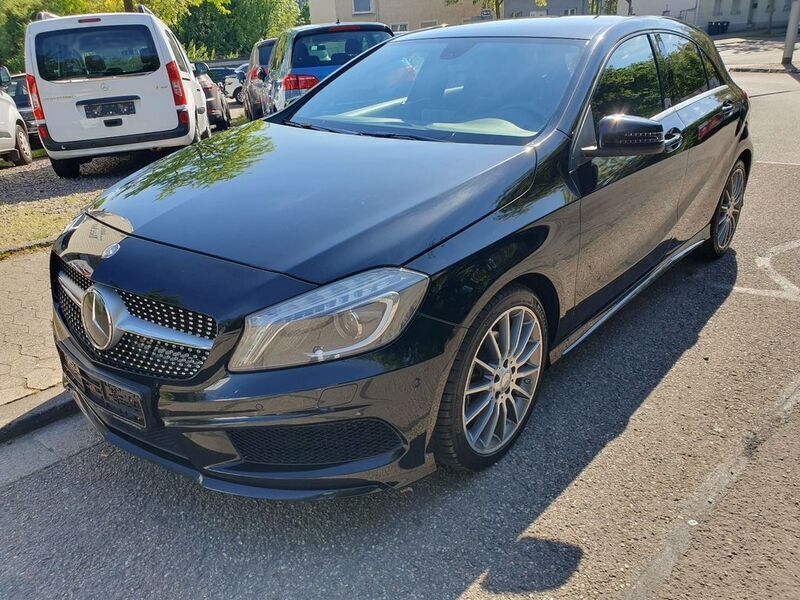Schwarz Gebraucht 2016 Mercedes A200 AMG Limousine | 16.500 € (Fairer Preis) - Bild 1/4