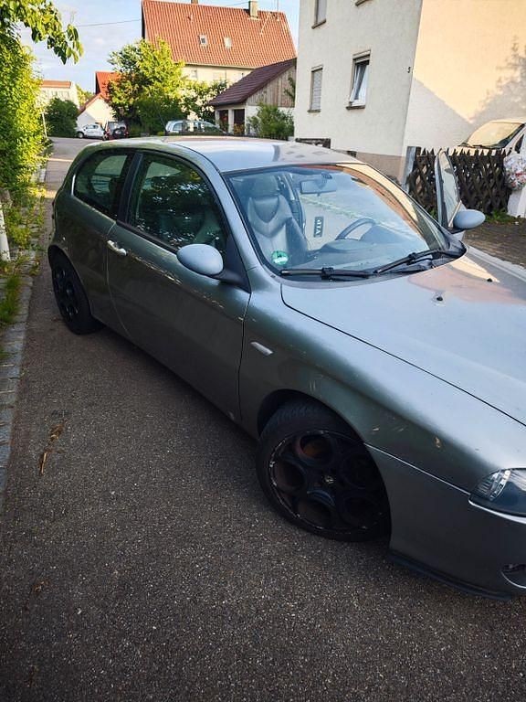 Gebraucht 2005 Alfa Romeo 147 Distinctive Kleinwagen | 1.100 € (Guter Preis) - Bild 1/4