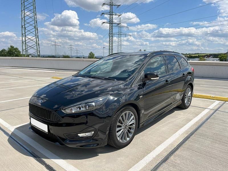 Schwarz Gebraucht 2018 Ford Focus ST-Line Kombi | 11.000 € (Guter Preis) - Bild 1/4