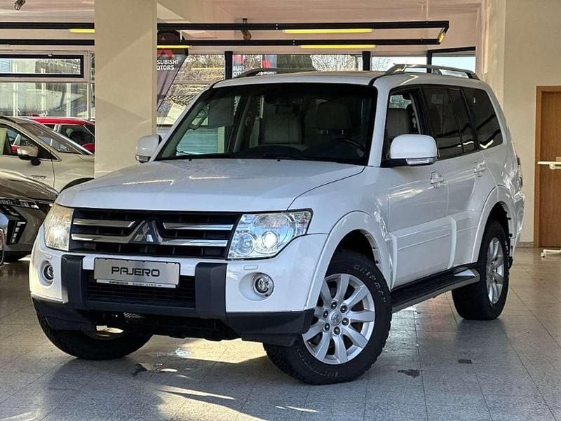 Weiß Gebraucht 2010 Mitsubishi Pajero Instyle SUV | 22.900 € - Bild 1/4