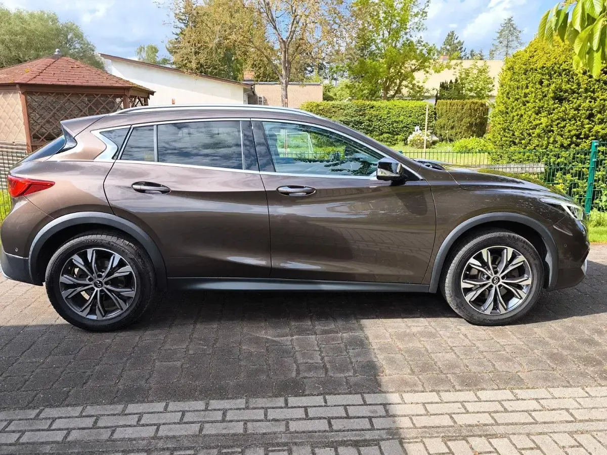 Gebraucht Infiniti QX30 Premium 170 PS (125 kW) 2016 Braun SUV