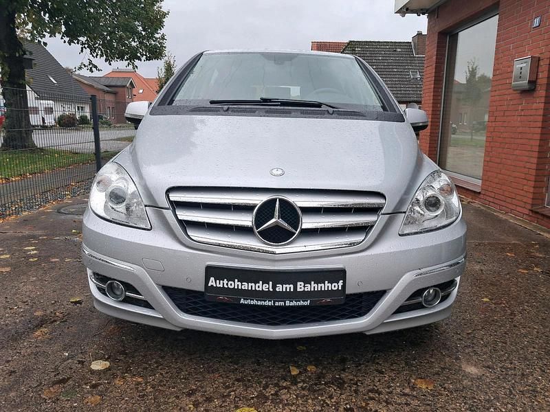 Silber Gebraucht 2010 Mercedes B160 Van / Kleinbus | 4.900 € (Guter Preis) - Bild 1/4