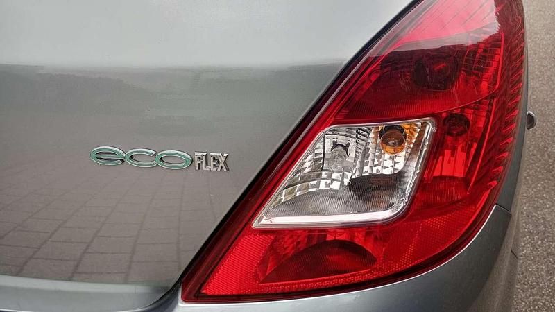 Używany Opel Corsa Edition 69 KM (50 kW) 2010 Srebrny Hatchback