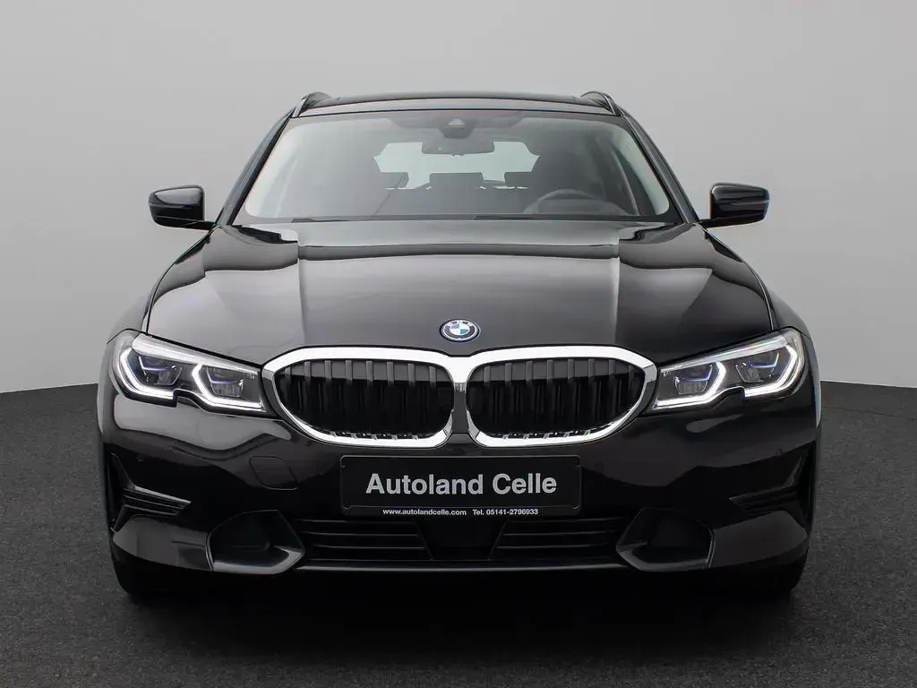 Gebraucht BMW 330e Sport Line 292 PS (214 kW) 2022 Saphirschwarz metallic 47schwarz Limousine