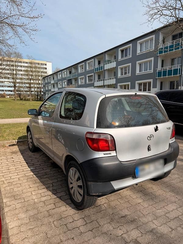Gebraucht Toyota Yaris 60 PS (44 kW) 2002 Silber Kleinwagen