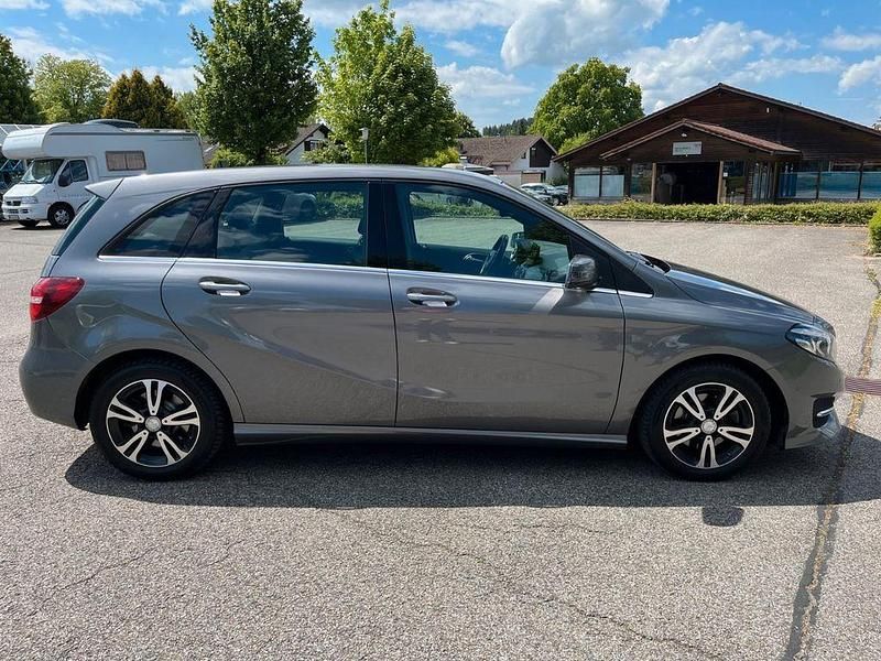 Gebraucht Mercedes B220 184 PS (135 kW) 2018 Grau Van / Kleinbus