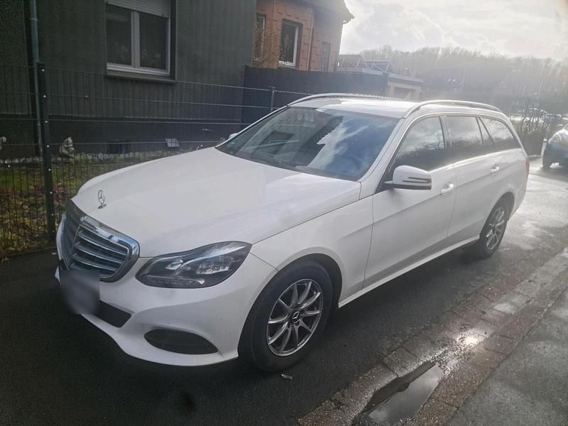 Gebraucht Mercedes E220 2014 Weiß Limousine