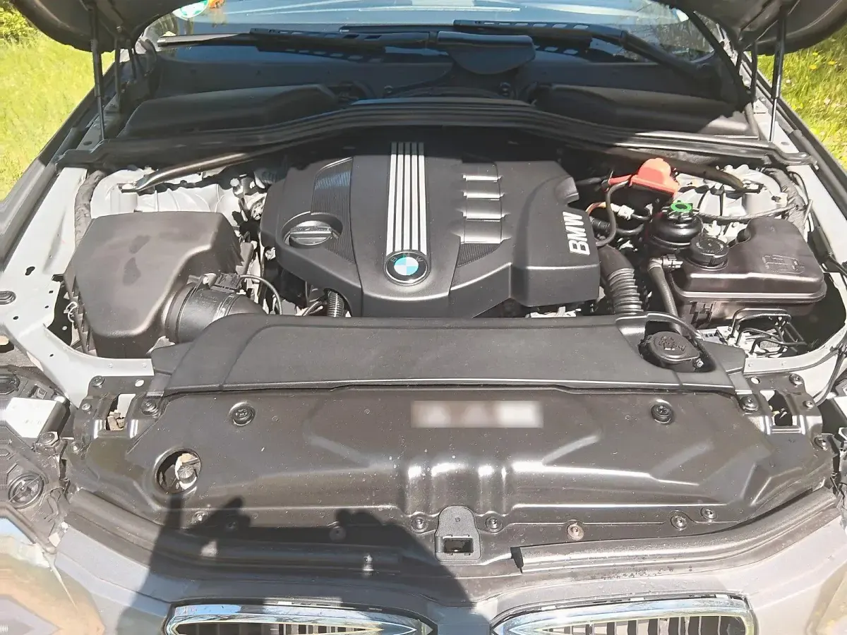 Gebraucht BMW 520 177 PS (130 kW) 2010 Grau Kombi