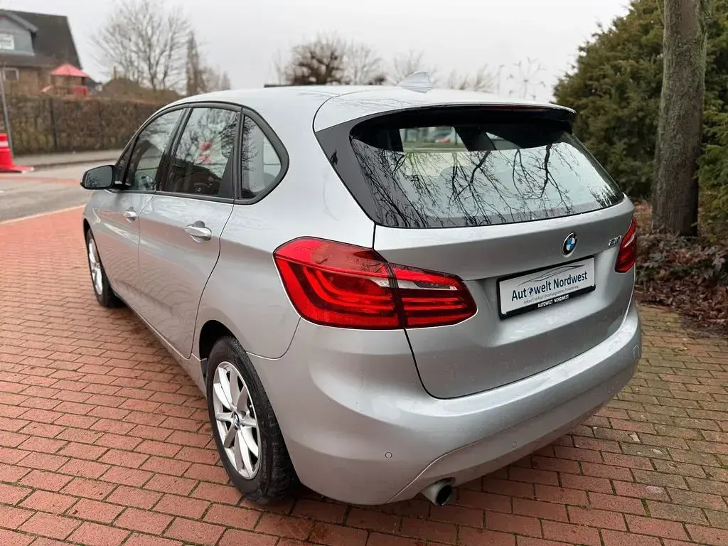 Gebraucht BMW 218 Active Tourer Basis 136 PS (100 kW) 2014 Silber Van / Kleinbus