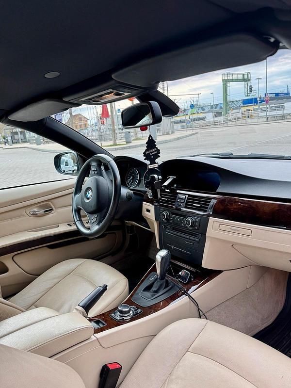 Gebraucht BMW 320 Cabriolet 170 PS (125 kW) 2011 Braun Cabrio