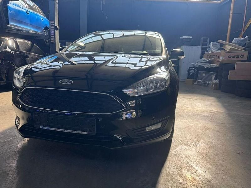 Gebraucht Ford Focus Business Edition 125 PS (91 kW) 2016 Iridiumschwarz metallic Limousine