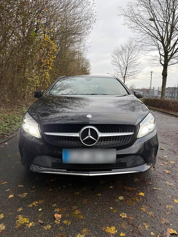 Gebraucht Mercedes A180 AMG 122 PS (89 kW) 2016 Schwarz Kleinwagen