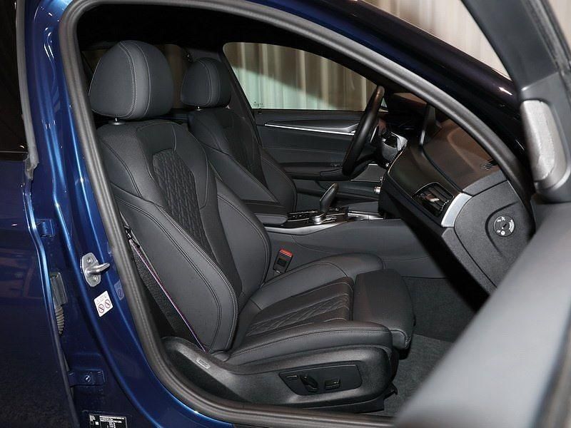 Gebraucht BMW 530e M Sport 184 PS (135 kW) 2023 Phytonicblau Kombi