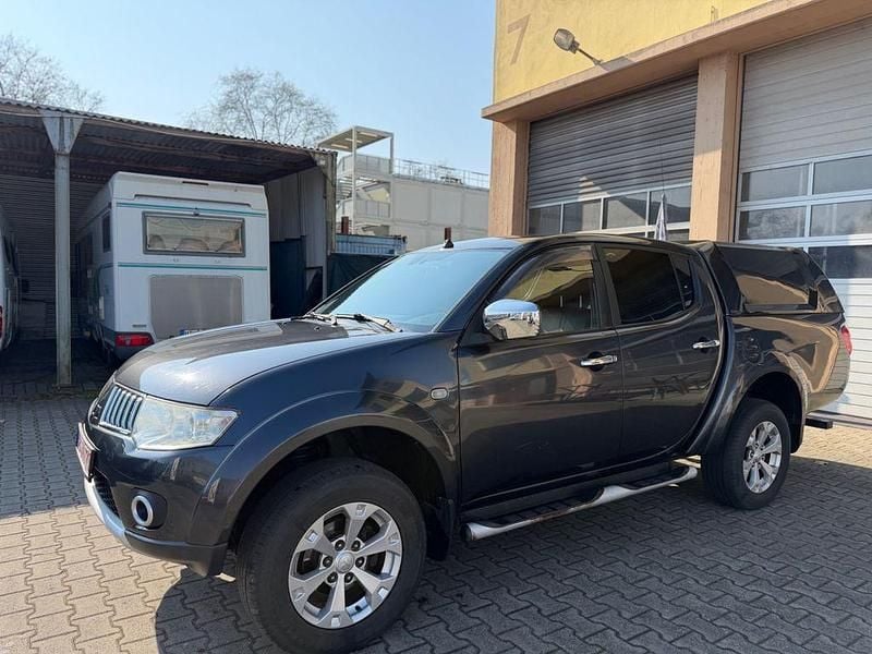 Gebraucht Mitsubishi L200 Intense 178 PS (130 kW) 2012 Grau Abholung