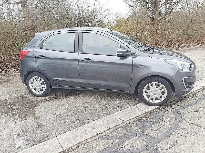 Occasion Ford Ka Plus 86 ch (63 kW) 2018 Gris Citadine