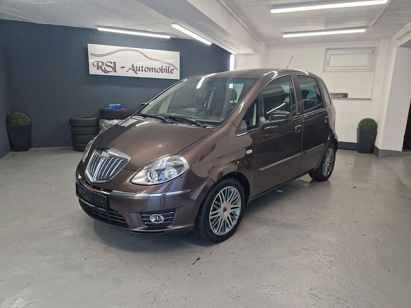 Braun Gebraucht 2012 Lancia Musa Platinum Van / Kleinbus | 3.999 € - Bild 1/4