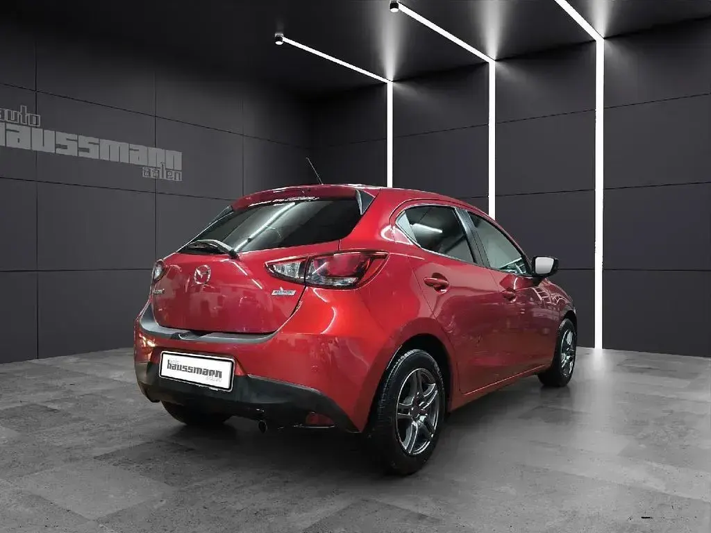 Gebraucht Mazda 2 Exclusive-Line 105 PS (77 kW) 2016 Rot Limousine