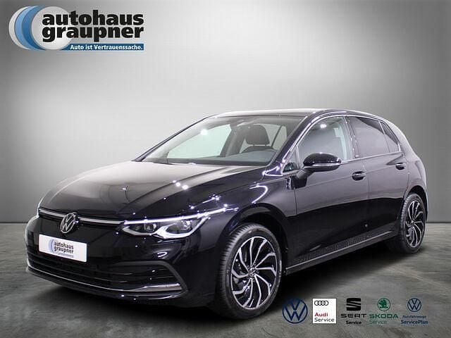 Schwarz / deep black Gebraucht 2024 VW Golf VIII Life Limousine | 25.222 € (Guter Preis) - Bild 1/2