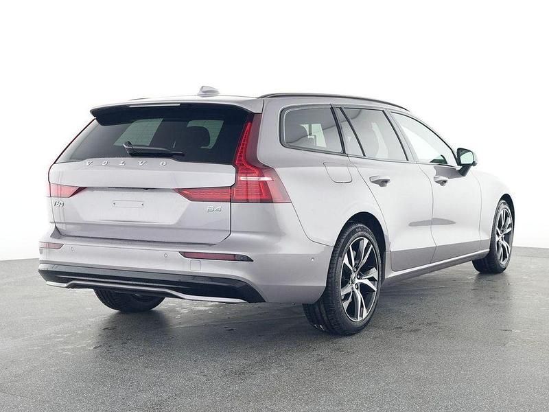 Gebraucht Volvo V60 Plus 197 PS (144 kW) 2025 Silber Kombi